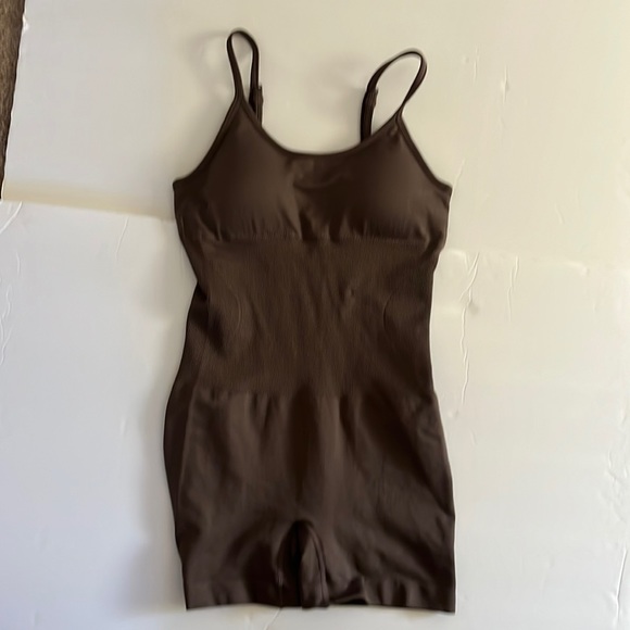 Workout one piece romper - Picture 2 of 4